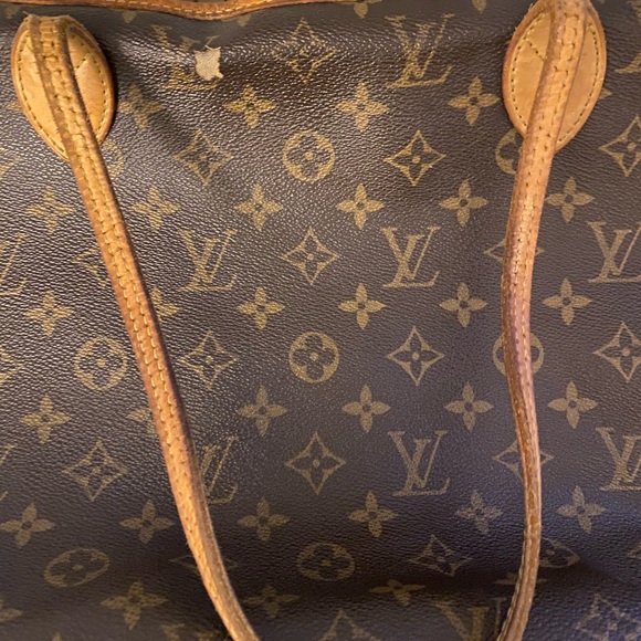SOLD Authentic Louis Vuitton Neverfull mm - Picture 9 of 11
